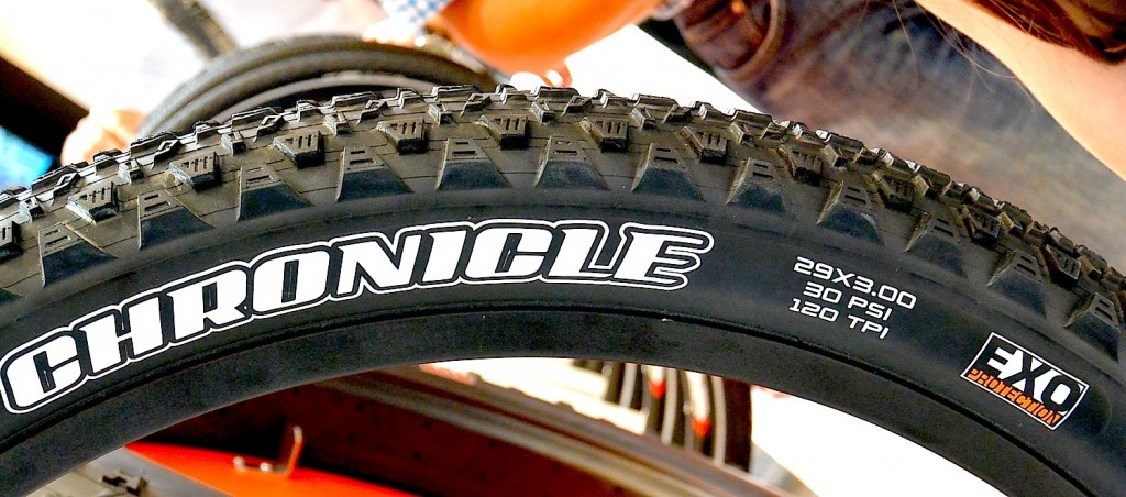 2 MAXXIS Chronicle