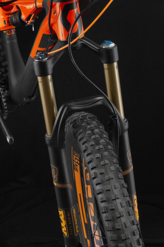3 Genius-700-Tuned-Plus_Detail_fork-clearance